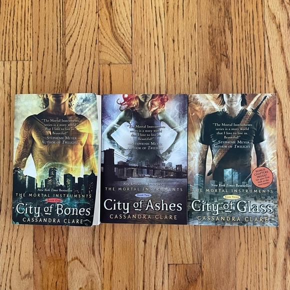 Cassandra Clare Other - City of Bones // City of Ashes // City of Glass // Book Bundle